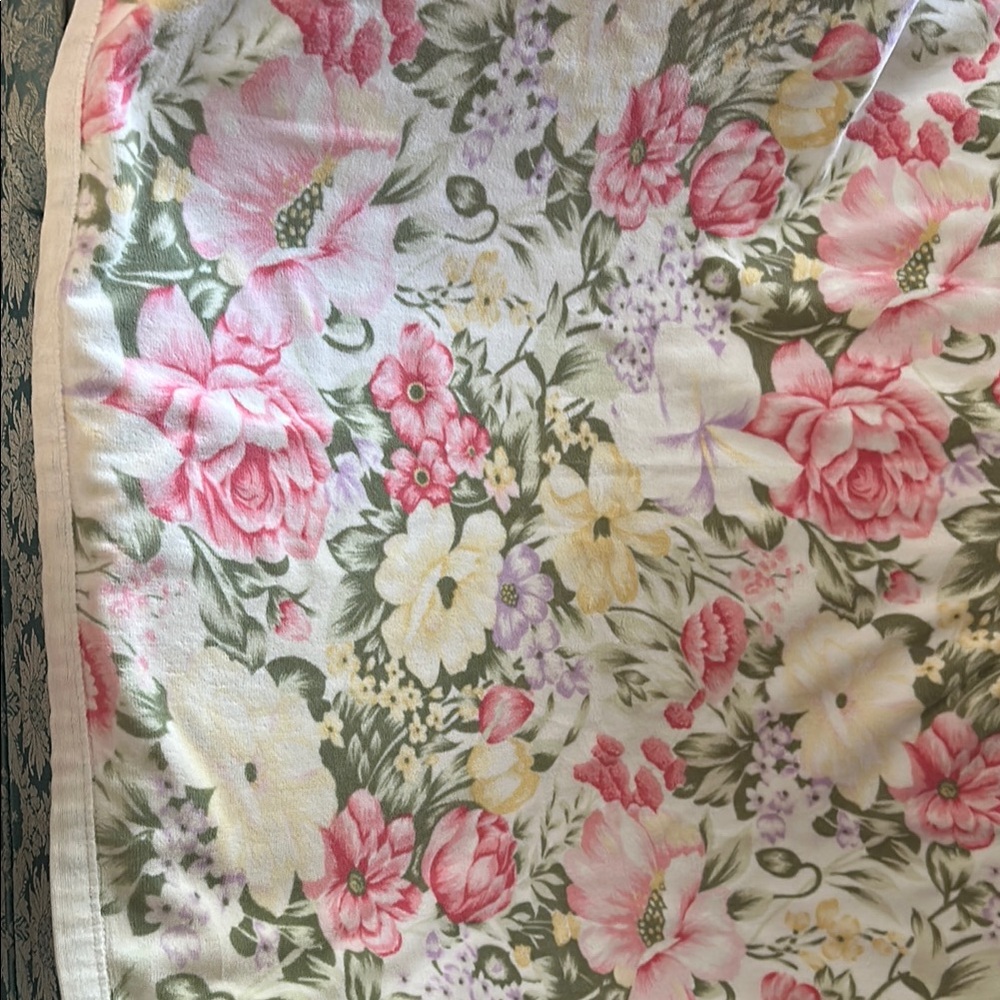 Floral Bedding  blanket 74”x56”